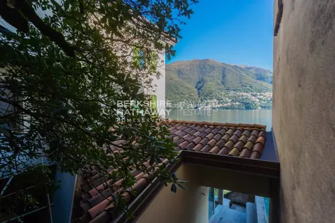 Renovated historic Villa Lake View with private dock and pool, 5 bedrooms in Lake Como price for sale For Super Rich