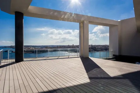 Luxury Penthouse One-of-a-kind stunning views of Marsamxetto harbour, 3 bedrooms in Valletta search for sale For Super Rich
