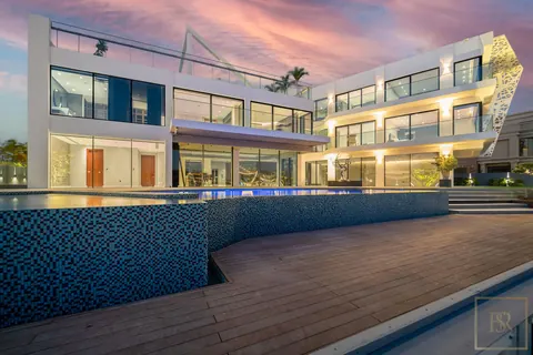 contemporary Villa City View balcony overlooking splendid sea views, 7 bedrooms in Palm Jumeirah - Dubai New for sale For Super Rich