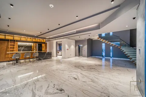 contemporary Villa City View balcony overlooking splendid sea views, 7 bedrooms in Palm Jumeirah - Dubai expensive for sale For Super Rich