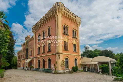 Century Castle Panoramic View of the lake, 27 bedrooms in Lesa - Lake Maggiore property for sale For Super Rich