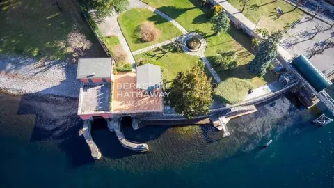 Historic Villa Lake View, 6 bedrooms in Faggeto Lario - Lake Como Used for sale For Super Rich