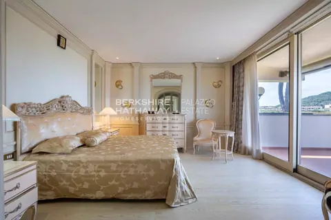Luxury Hotel 5-star resort, panoramic sea views, 41 bedrooms in Castiglione della Pescaia ultra luxury for sale For Super Rich