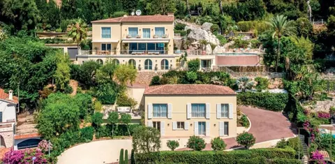 Luxury Villa Overlooking Baie de Villefranche Pool, Jacuzzi and sauna, +5 bedrooms in St Jean Cap Ferrat Used for sale For Super Rich