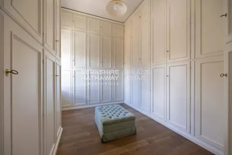 Country Villa Panoramic View of the surrounding valley, 9 bedrooms in Florence expensive for sale For Super Rich