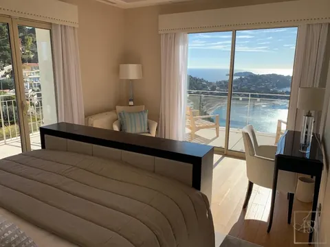 Luxury Villa Overlooking Baie de Villefranche Pool, Jacuzzi and sauna, +5 bedrooms in St Jean Cap Ferrat best for sale For Super Rich
