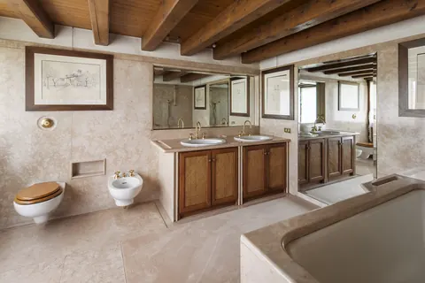 Premium Villa Mountain View with panoramic hillside, 7 bedrooms in Santa Giustina property for sale For Super Rich