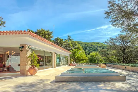 Luxury House swimming pool jacuzzi, sauna, 8 bedrooms in Cascais best for sale For Super Rich