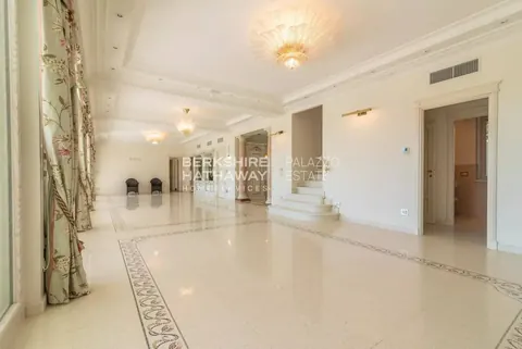 Luxury Villa, heated swimming pool , 6 bedrooms in Stresa luxury for sale For Super Rich