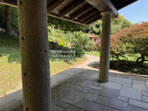 Elegant Villa breathtaking lake views, Swimming pool, 8 bedrooms in Como real estate for sale For Super Rich