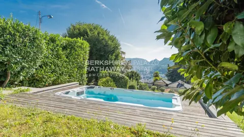 Elegant Villa Panoramic View swimming pool and jacuzzi, 8 bedrooms in Como available for sale For Super Rich