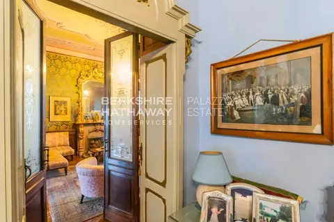 Century Castle Panoramic View of the lake, 27 bedrooms in Lesa - Lake Maggiore ultra luxury for sale For Super Rich