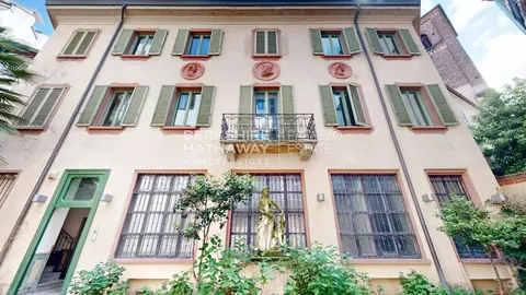 Prestigious Apartment within the charming courtyard, 5 bedrooms in Milan
