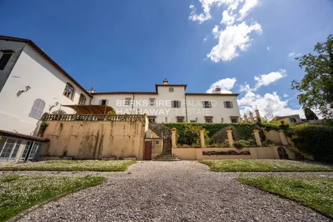 Country Villa Panoramic View of the surrounding valley, 9 bedrooms in Florence buy for sale For Super Rich
