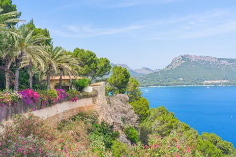 Luxury Villa Beach Front with unrivalled views, 7 bedrooms in Mallorca Classified ads for sale For Super Rich