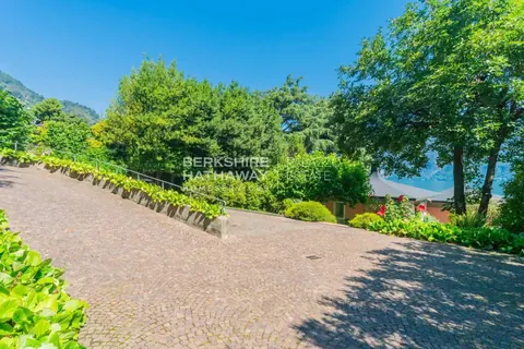 Luxury Villa Lakefront  Swimming pool, 5 bedrooms in Oliveto Lario - Lake Como top for sale For Super Rich