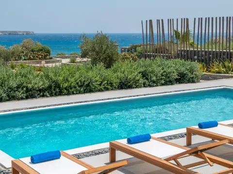 Luxury Hotel Beach Front Panoramic View, 16 bedrooms in Paros 1778342 for sale For Super Rich