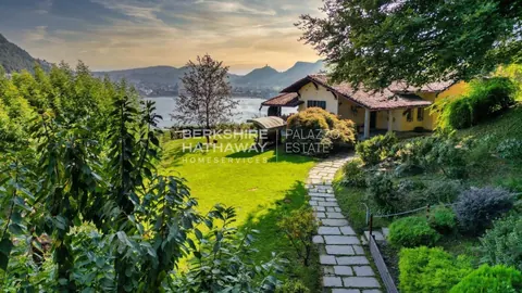 Elegant Villa breathtaking lake views, Swimming pool, 8 bedrooms in Como prix for sale For Super Rich