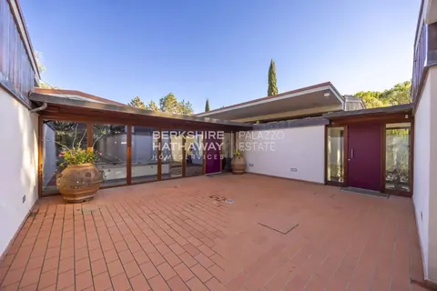 Architectural Villa large swimming pool, 6 bedrooms in Florence ads for sale For Super Rich Architectural Villa large swimming pool, 6 bedrooms in Florence ads for sale For Super Rich