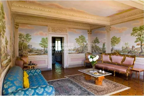 Historic Villa Panoramic View Swimming pool, 8 bedrooms in Pietrasanta - Tuscany best for sale For Super Rich