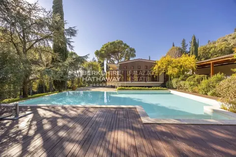 Architectural Villa large swimming pool, 6 bedrooms in Florence Used for sale For Super Rich Architectural Villa large swimming pool, 6 bedrooms in Florence Used for sale For Super Rich