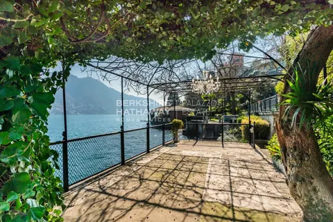 Century Villa looks directly on the lake with access for swimming, 8 bedrooms in Moltrasio - Lake Como luxury for sale For Super Rich