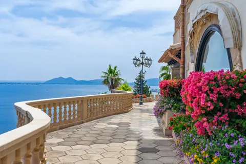 Luxury Villa Beach Front with unrivalled views, 7 bedrooms in Mallorca value for sale For Super Rich