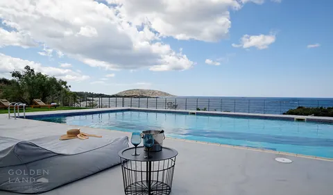 High-end Villa Waterfront two small private beaches, 7 bedrooms in Athens