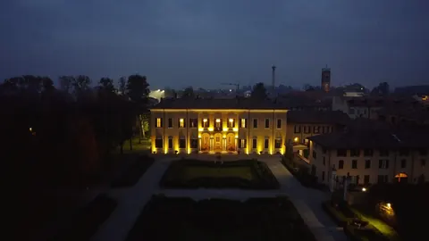 Century Villa Della Porta-Giulini-Crivelli 17th century, 10 bedrooms in Rovellasca URE1 for sale For Super Rich