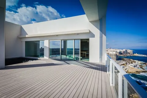 Luxury Penthouse One-of-a-kind stunning views of Marsamxetto harbour, 3 bedrooms in Valletta best for sale For Super Rich