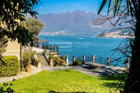 Century Villa looks directly on the lake with access for swimming, 8 bedrooms in Moltrasio - Lake Como deal for sale For Super Rich
