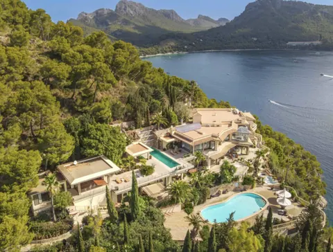 Luxury Villa Beach Front with unrivalled views, 7 bedrooms in Mallorca buy for sale For Super Rich