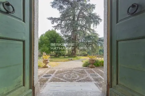 Century 18th Villa Lake View and park, 10 bedrooms in Tremezzina - Lake Como expensive for sale For Super Rich