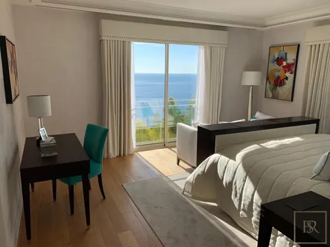 Luxury Villa Overlooking Baie de Villefranche Pool, Jacuzzi and sauna, +5 bedrooms in St Jean Cap Ferrat Classified ads for sale For Super Rich
