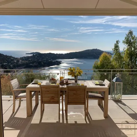 Luxury Villa Overlooking Baie de Villefranche Pool, Jacuzzi and sauna, +5 bedrooms in St Jean Cap Ferrat Fr.937 for sale For Super Rich