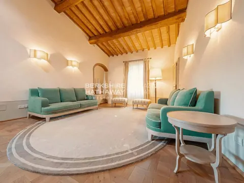 Luxury Complex Business Panoramic View on the hills, 9 bedrooms in Siena - Tuscany exclusive for sale For Super Rich