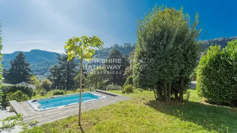 Elegant Villa Panoramic View swimming pool and jacuzzi, 8 bedrooms in Como value for sale For Super Rich
