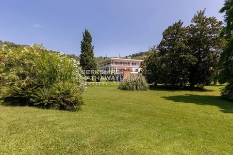 Colonial-style House Panoramic View 10-hectare park, 6 bedrooms in Massarosa value for sale For Super Rich