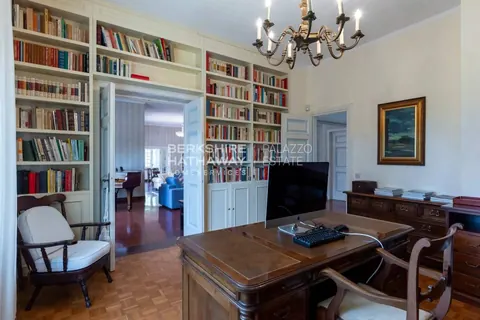 Colonial-style House Panoramic View 10-hectare park, 6 bedrooms in Massarosa image for sale For Super Rich