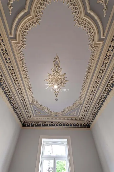 Majestic House Indoor Swimming Pool , 6 bedrooms in Cedofeita, Porto value for sale For Super Rich
