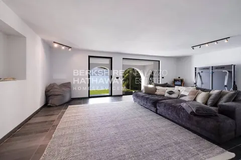 Luxury Villa front lake  swimming pool, wellness and fitness area, 6 bedrooms in Angera - Lake Maggiore unique for sale For Super Rich