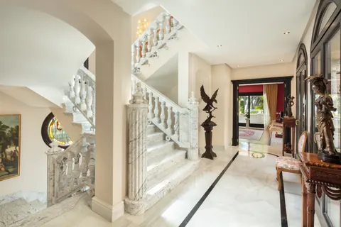 Luxury Villa Andalucia in gated community Home cinema, pool, several bedrooms in Marbella value for sale For Super Rich