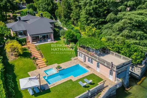 Luxury Villa Lakefront  Swimming pool, 5 bedrooms in Oliveto Lario - Lake Como ILO3321 for sale For Super Rich