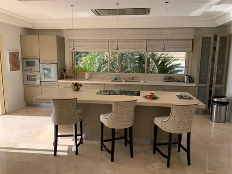 Luxury Villa Overlooking Baie de Villefranche Pool, Jacuzzi and sauna, +5 bedrooms in St Jean Cap Ferrat property for sale For Super Rich