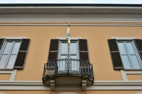 Century Villa Della Porta-Giulini-Crivelli 17th century, 10 bedrooms in Rovellasca value for sale For Super Rich