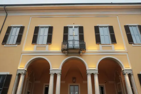 Century Villa Della Porta-Giulini-Crivelli 17th century, 10 bedrooms in Rovellasca Classified ads for sale For Super Rich