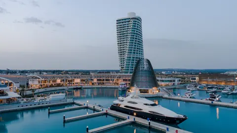 Luxury Penthouse Beach Front 25th-Floor Twisted Tower, 6 bedrooms in Ayia Napa 3 for sale For Super Rich