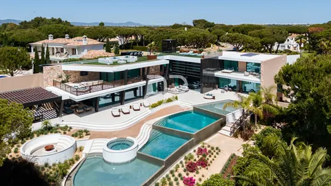 Luxury Villa Sea View Golf View, 6 bedrooms in Quinta do Lago search for sale For Super Rich