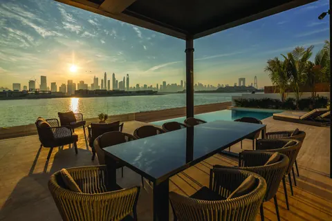 Modern Villa Beach Front Private pool with cabana and BBQ area, 5 bedrooms in Palm Jumeirah - Dubai buy for sale For Super Rich