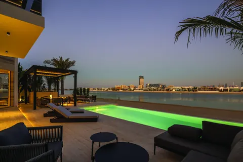 Modern Villa Beach Front Private pool with cabana and BBQ area, 5 bedrooms in Palm Jumeirah - Dubai available for sale For Super Rich